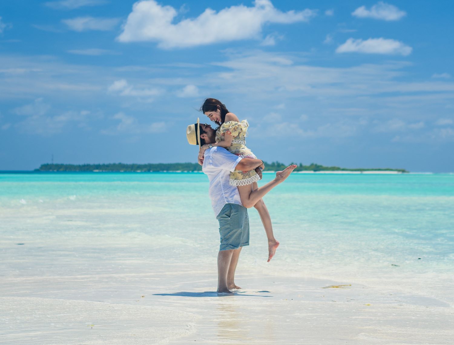 Love in Paradise: What to Expect in Expenses for Your Caribbean Honeymoon